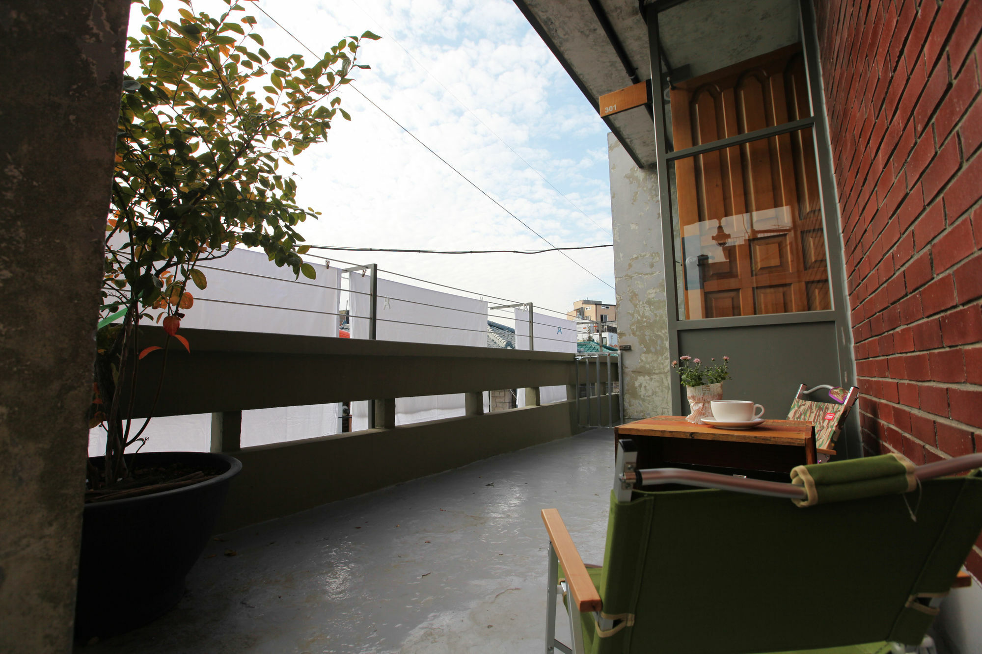 Hongdae Guesthouse Pajamaparty Сеул Экстерьер фото