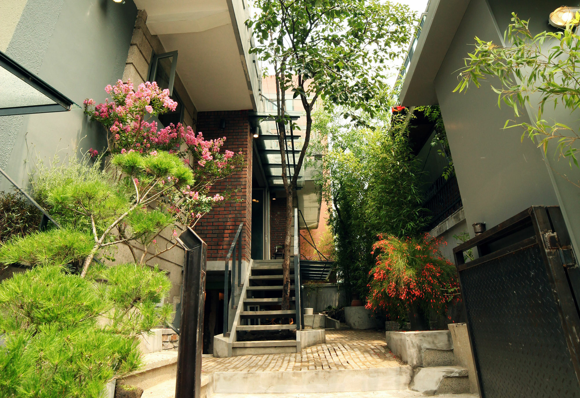 Hongdae Guesthouse Pajamaparty Сеул Экстерьер фото